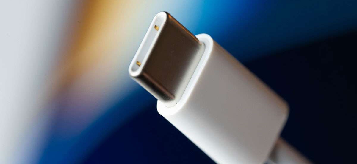 بهترین شارژر USB-C برای آیفون | راهنمای انتخاب 2025 1 بهترین شارژر USB-C برای آیفون | راهنمای انتخاب 2025